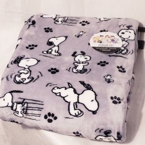 Berkshire Peanuts Blanket